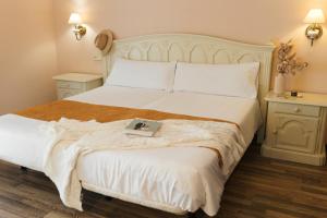 Hotel Roger de Flor by Seleqtta