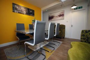 Beautiful spacious flat near city centre with Free Parking