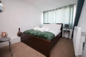 Beautiful spacious flat near city centre with Free Parking