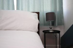 Beautiful spacious flat near city centre with Free Parking