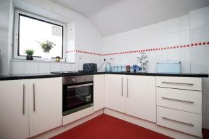 Beautiful spacious flat near city centre with Free Parking