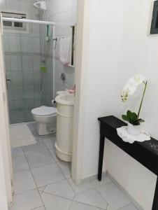 Casa confortável com amplo espaço a 800 m da praia