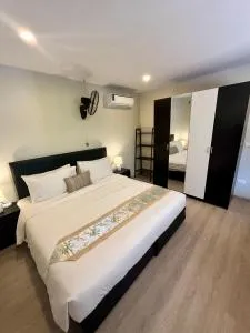 Lanta Sunshine Residence Apt 1 One Bed Apartment with AC and Work Space - Ko Mook