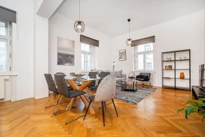 Bright and designed Apartment in the Center