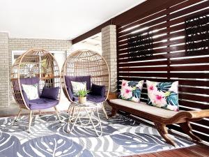 Lake-view Retreat w Spa, nearby Beaches & Shopping in the Central Coast