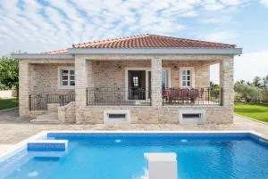 Villa Zizi with heated pool 42 m2 near sea - Vlašići