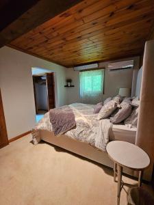 J&D Hand Crafted Cabin