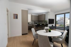 WealthyStays Parkside Residence