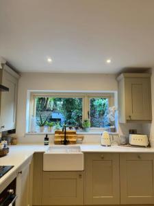 Boho Chic Cottage & Wild Garden nr Soho Farmhouse