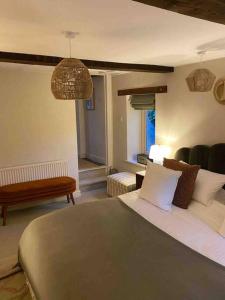 Boho Chic Cottage & Wild Garden nr Soho Farmhouse