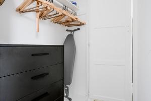 Blueground Westwood studio apartment LAX-1278