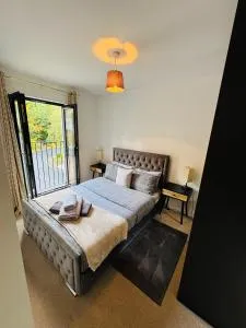Luxury 4 Bed Solihull Townhouse Sleeps 8 NEC BHX - 索利赫尔