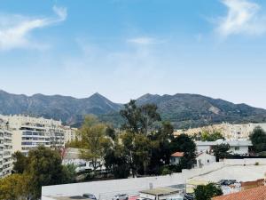Sol de Marbella Apartamento con vistas al mar, piscina y cerca de la playa