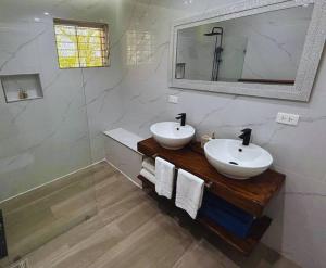 Villa Elisa 4BR with Pool Jacuzzi & BBQ