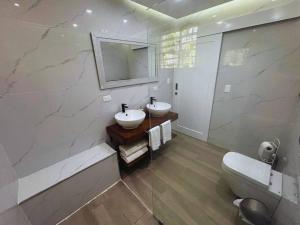 Villa Elisa 4BR with Pool Jacuzzi & BBQ