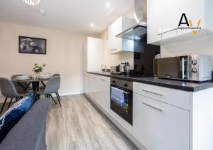 Chic One-Bedroom Apartment - Central Salford, Great for Business Travellers By AV Hughes Properties