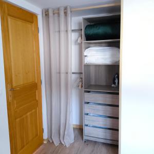 Appartements T2 tout confort avec balcon au calme entre lac et montagne : photos des chambres
