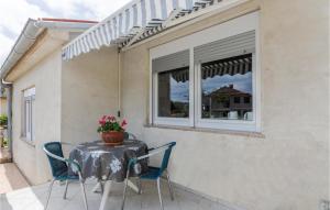 Gorgeous Apartment In Pula With Wifi 
