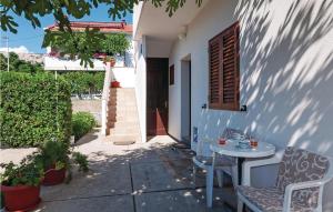 2 Bedroom Awesome Apartment In Pag