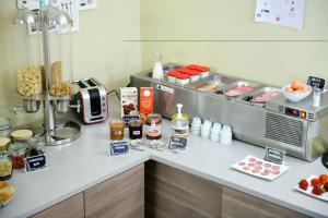 Hotels Hotel ASTORIA- Saint Etienne-Centre des Congres- : photos des chambres