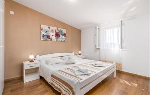 Stunning Home In Zubovici With House Sea View 