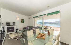 Nice Apartment In Miskovici With Kitchen 
