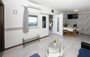 1 Bedroom Lovely Home In Suhi Potok-Jesenice 