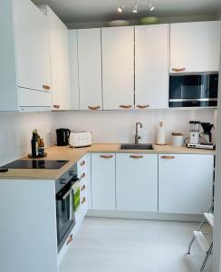 Valoisa kaksio puiston reunassa lähellä keskustaa