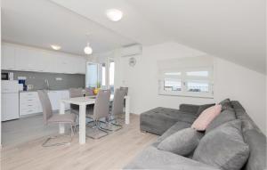 2 Bedroom Gorgeous Apartment In Podaca