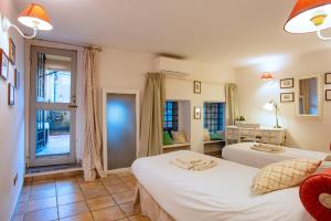 Four-Bedroom Deluxe Apartment