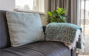 Cozy Home In Stavoren With Wifi