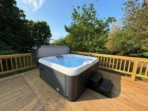 South Lodge with Hot Tub - Innerwick