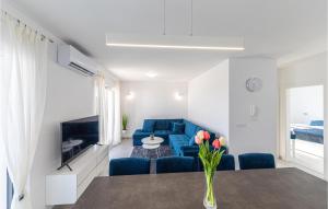 2 Bedroom Nice Apartment In Trogir 