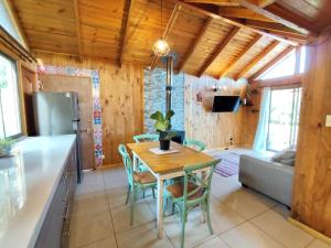 Cabañas Ayalén con vista al Lago