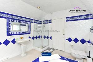 Premium Deal for Extended Stays by JMT Stays l 3BDR l Swansea Short Lets and Serviced l With Private Parking l Sleeps7