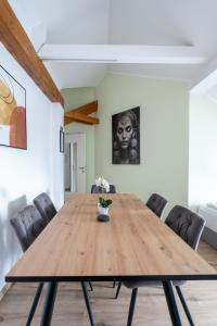 Spacious 7-Person Leoben Apartment - Ideal for Workers, Groups & Family
