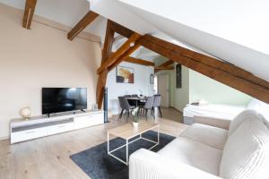 Spacious 7-Person Leoben Apartment - Ideal for Workers, Groups & Family