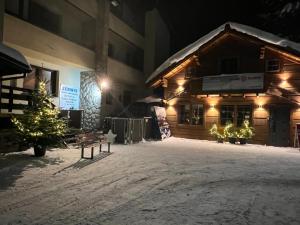 Apartament na 102 - z widokiem na skocznię narciarską, serwis i wypożyczalnia nart na miejscu -20procent dla gości