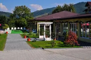 Pensiunea Vadu Izei - Cazare, Restaurant, Piscină, Sală de Evenimente - Berbeşti