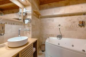 Maisons de vacances Studio en pleine nature avec Balneo proche du Lac : photos des chambres