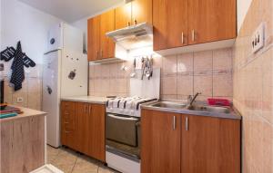 Gorgeous Apartment In Vir With Wifi