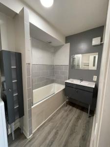 Appartements Appartement T2 Centre Ville C1 : photos des chambres