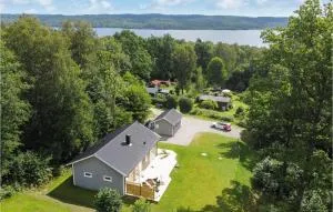 Stunning Home In Tvärred With Kitchen - Timmele