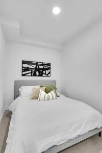 Brand-New North Vancouver Townhome - 西温哥华