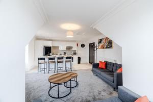 The Central 3BR Second-Floor Apartment