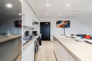 The Central 3BR Second-Floor Apartment