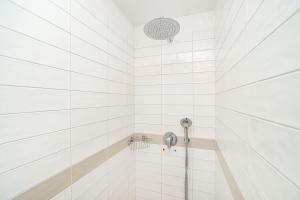 Central Bright and Spacious Appt