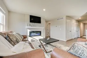 15 Mi to Dtwn Des Moines Pet-Friendly Waukee Home - Waukee