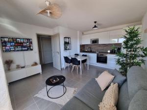 LAppartement Ensoleillé, WIFI-Clim-Gare-Terrasse