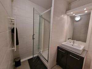 LAppartement Ensoleillé, WIFI-Clim-Gare-Terrasse